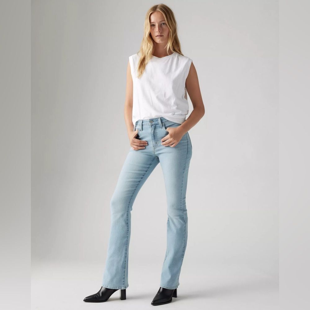 Women’s Levi’s high rise boot cut jeans size 32W X 30L
